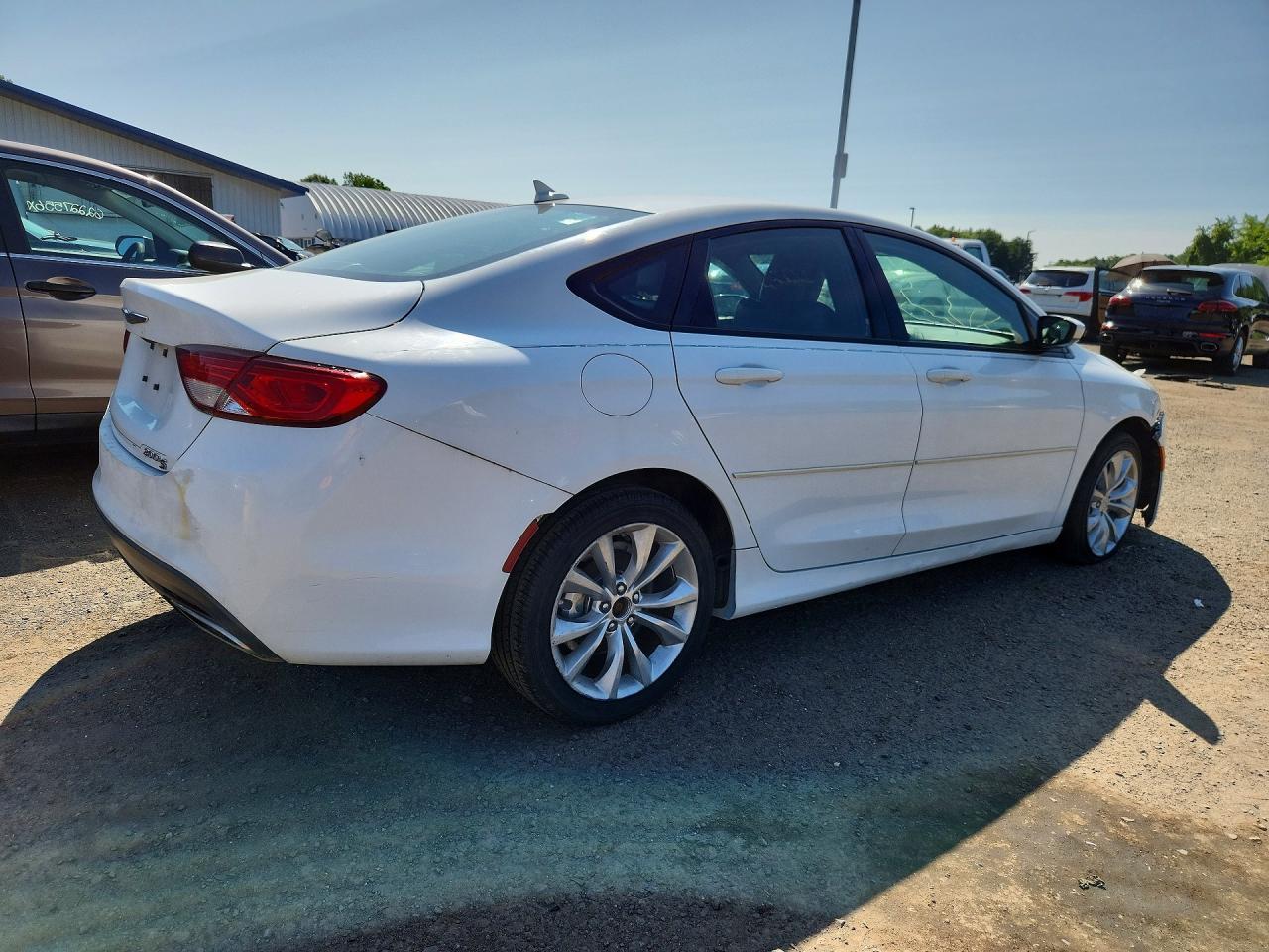 2016 Chrysler 200 S - Фото 3