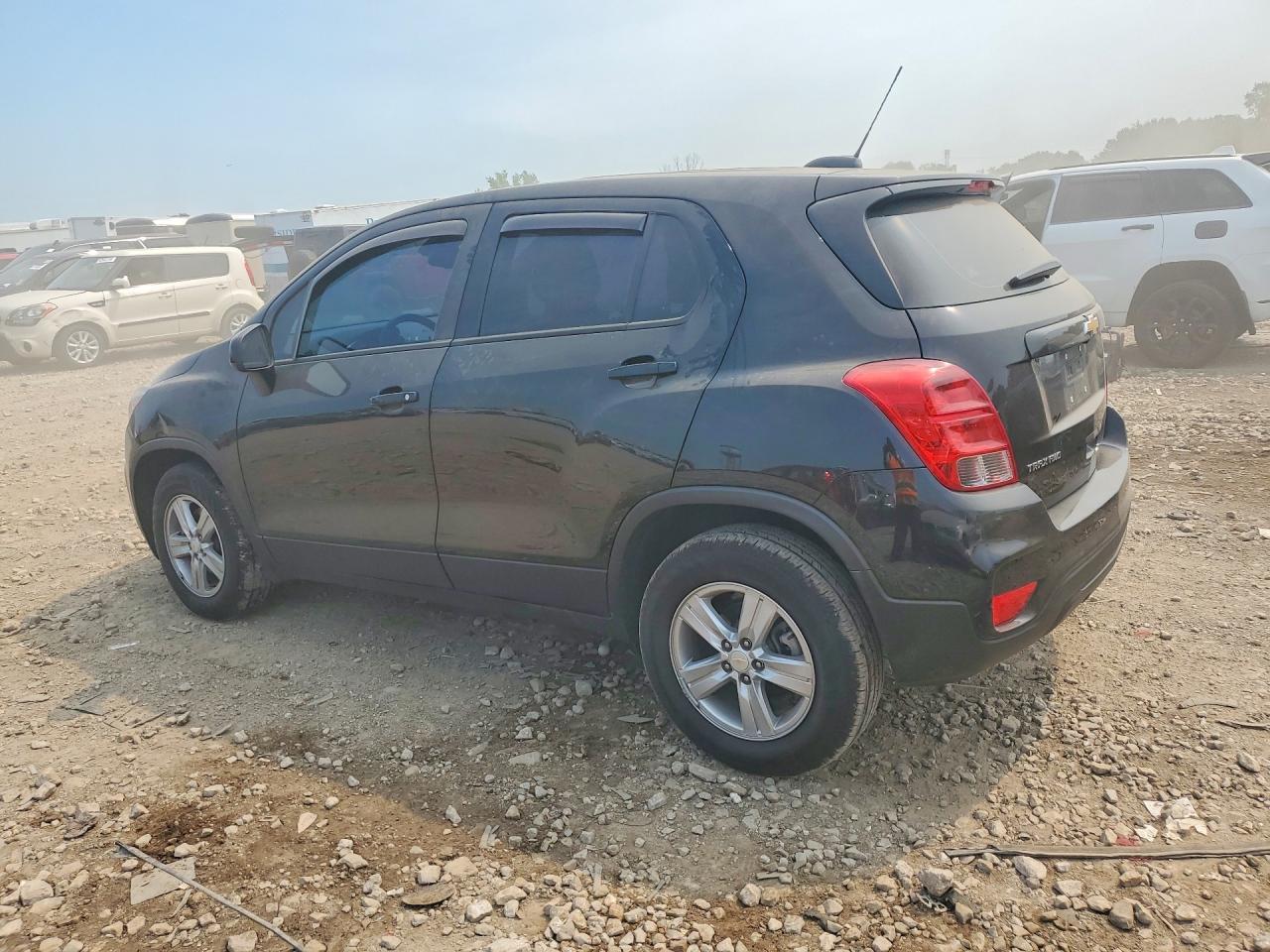 2022 Chevrolet Trax Ls - Image 2