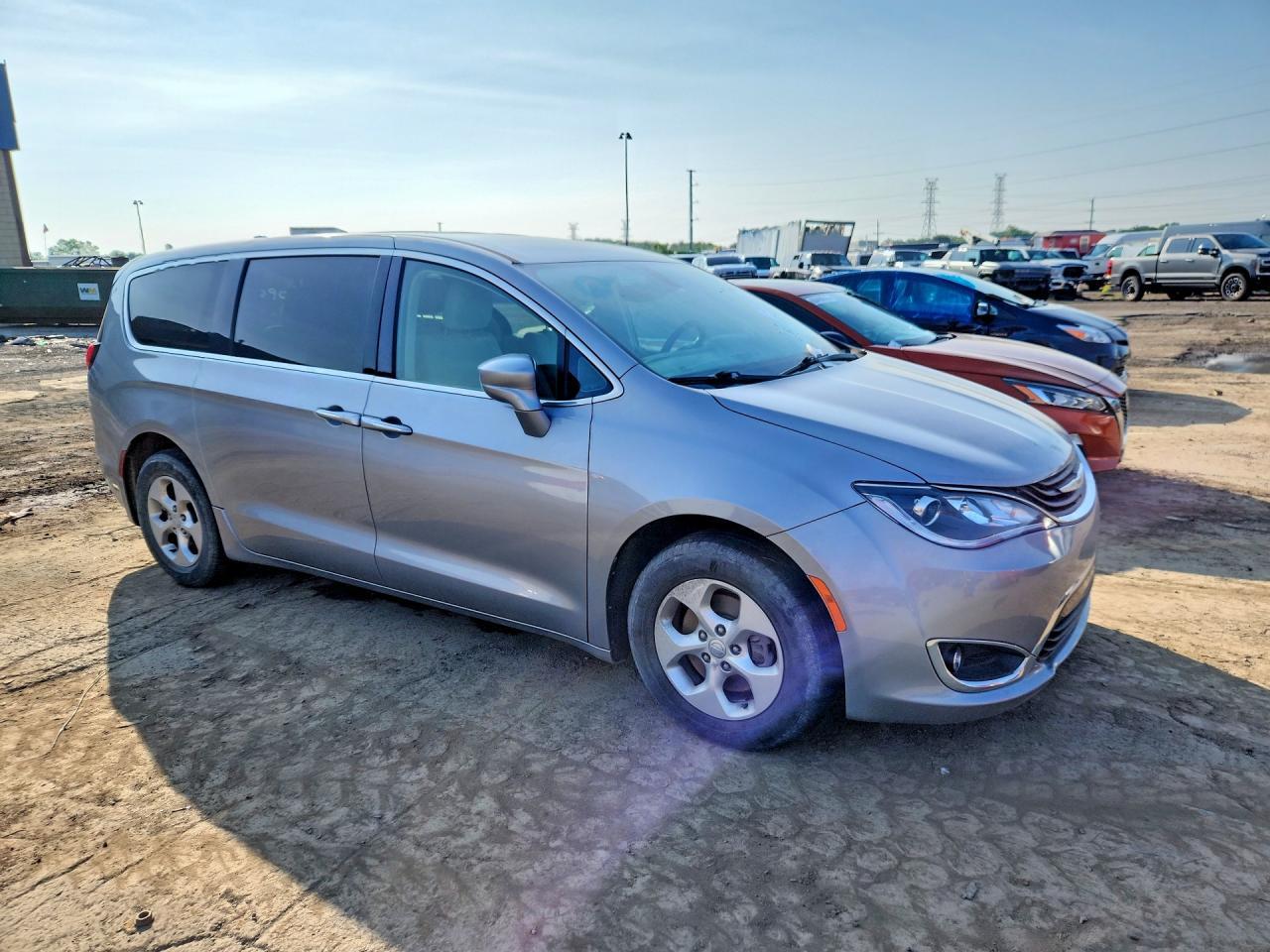 2017 Chrysler Pacifica Ehybrid Touring - Фото 4
