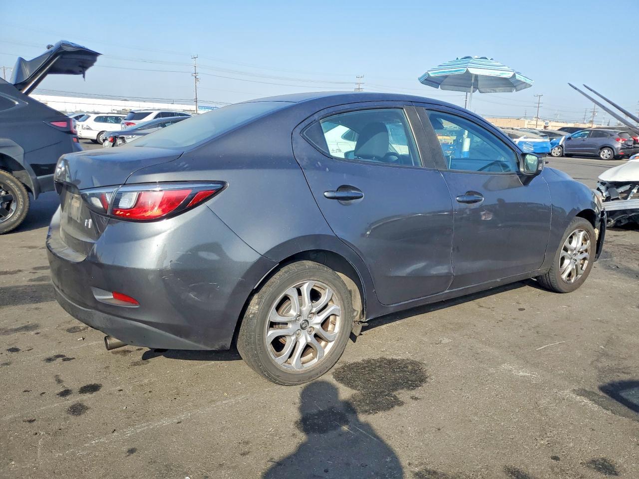 2017 Toyota Yaris Ia Base - Фото 3