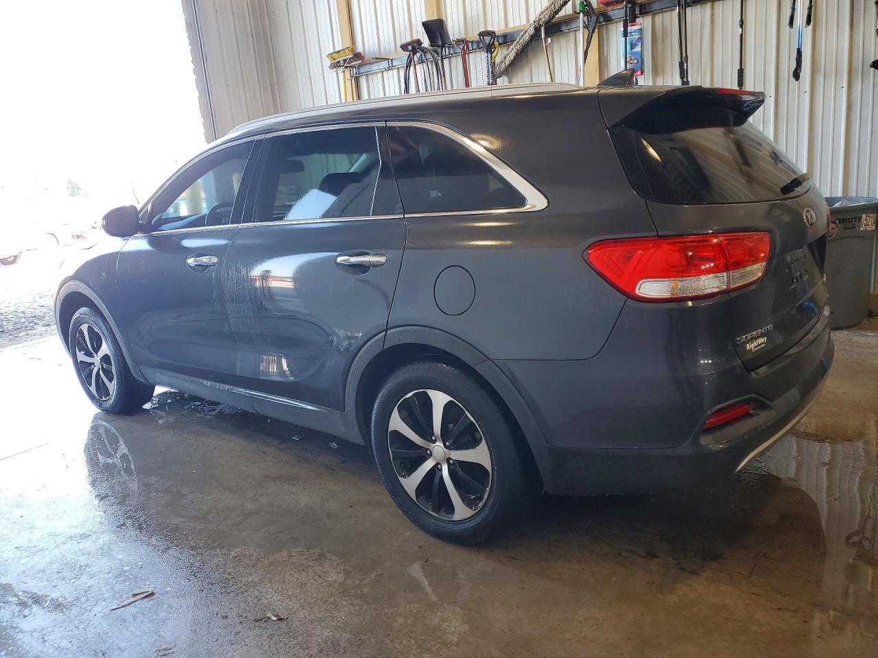 2016 Kia Sorento Ex - Image 2