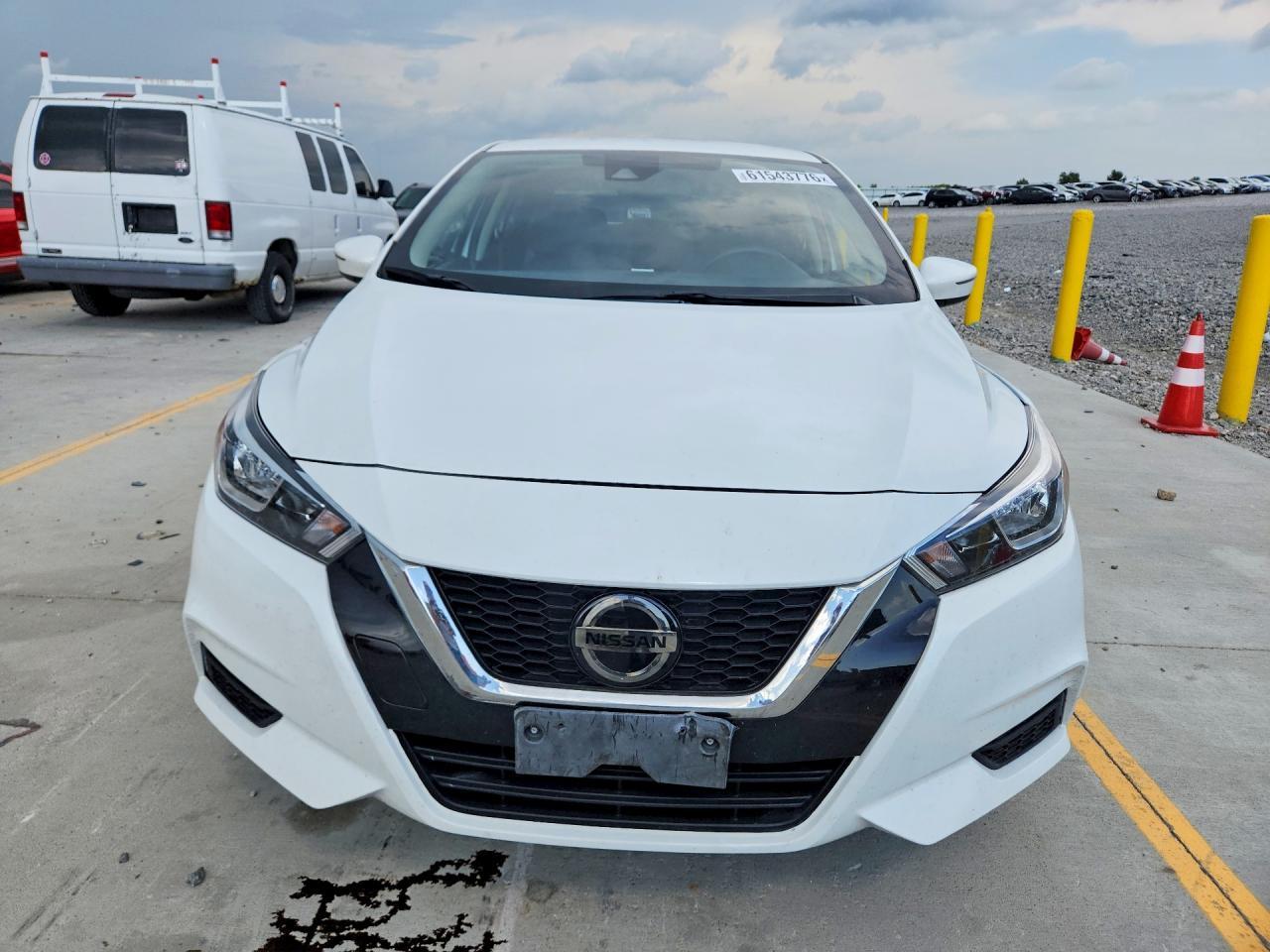 2021 Nissan Versa Sv - Image 5