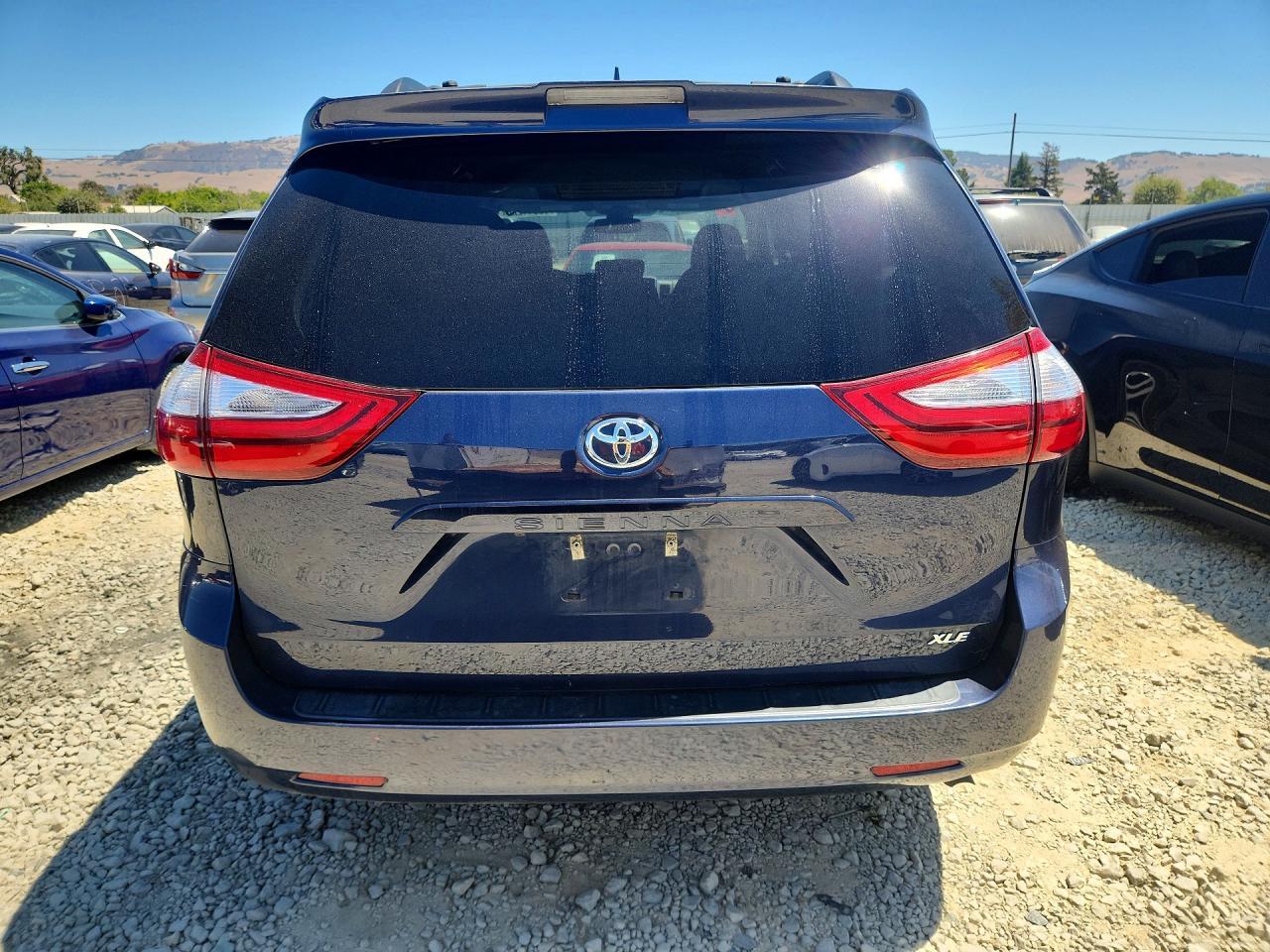 2018 Toyota Sienna Xle 8-Passenger - Фото 6