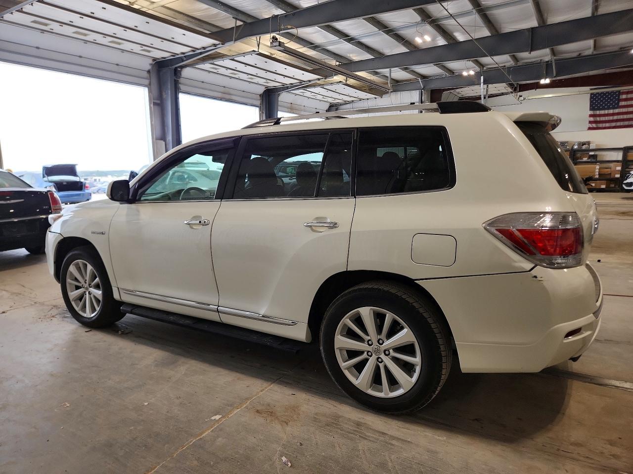 2013 Toyota Highlander Hybrid Limited - Image 2