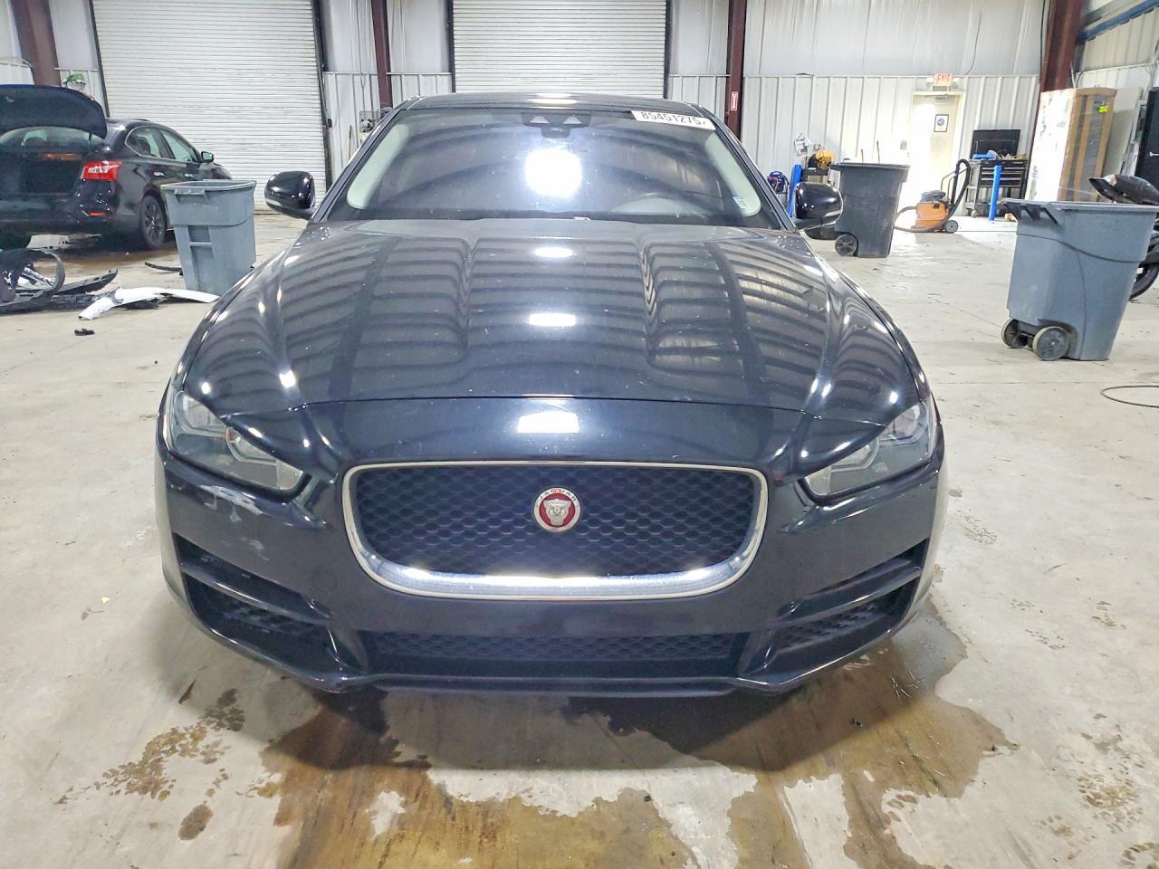 2019 Jaguar Xe - Image 5