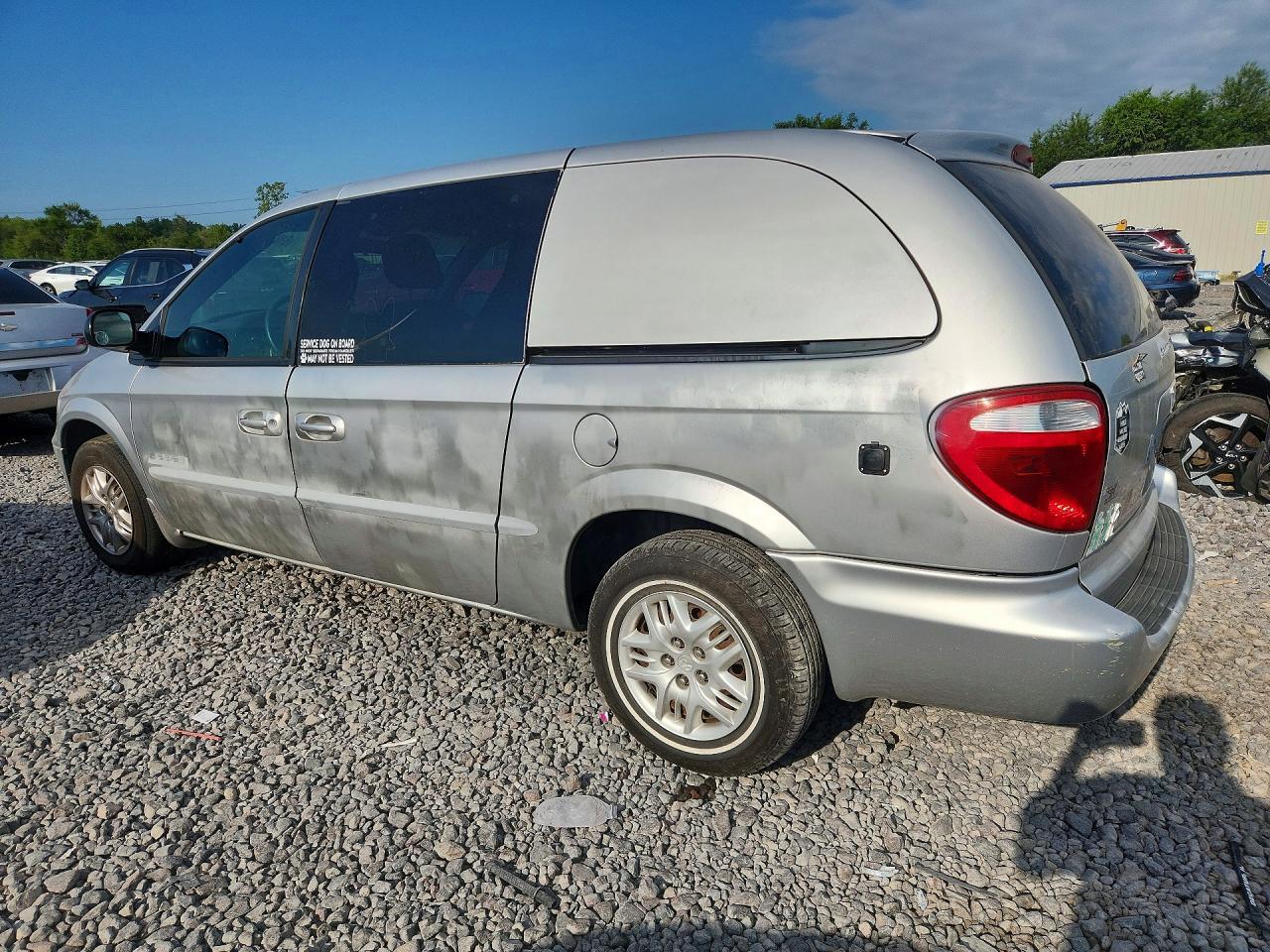 2001 Dodge Grand Caravan Sport - Image 2