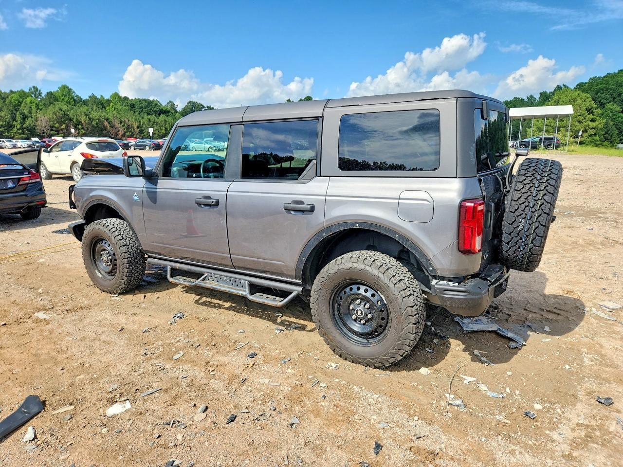 2023 Ford Bronco Base - Image 2