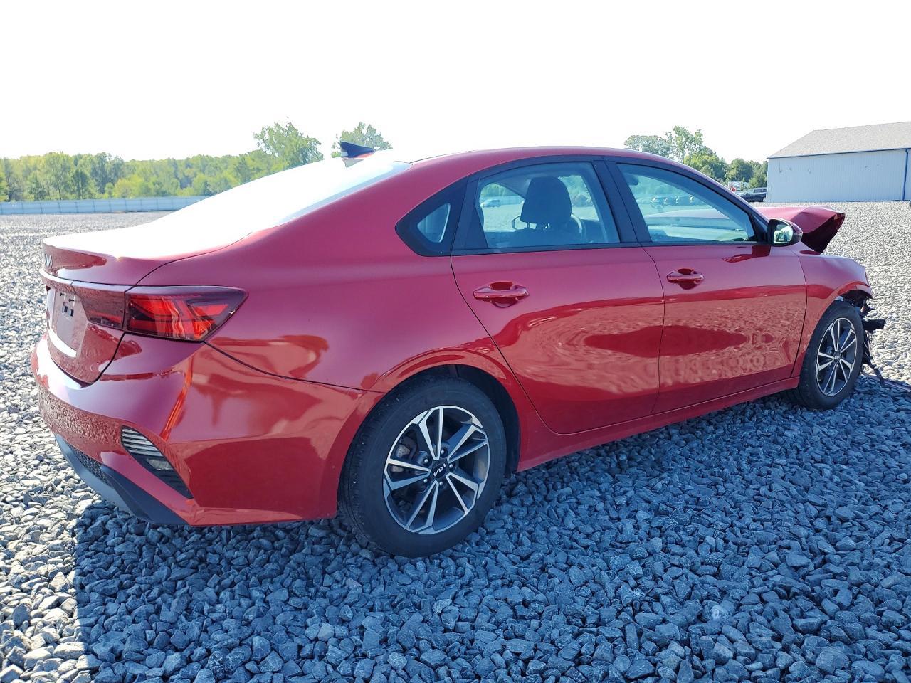 2023 Kia Forte Lxs - Image 3