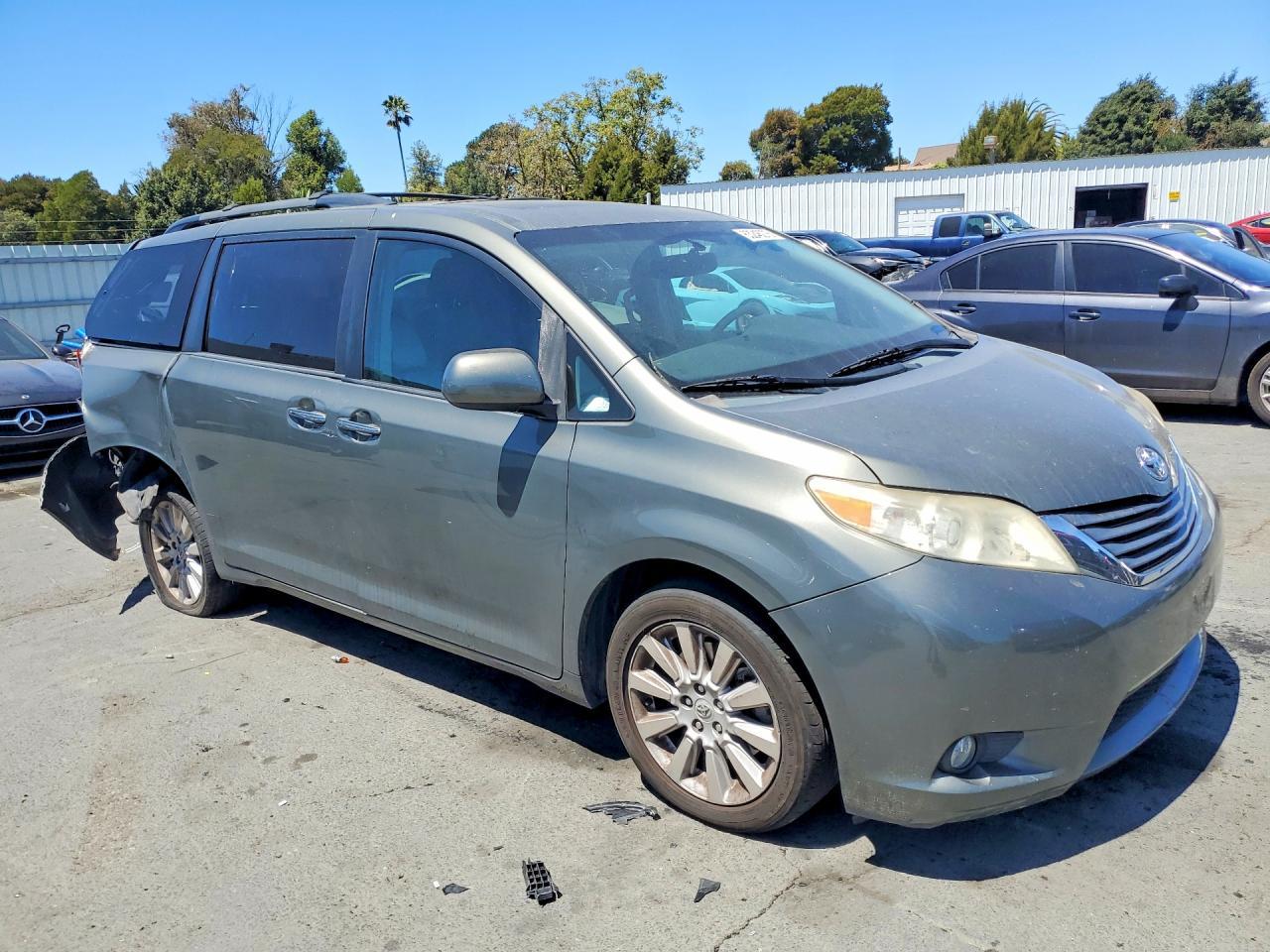 2011 Toyota Sienna Xle 7-Passenger - Image 4