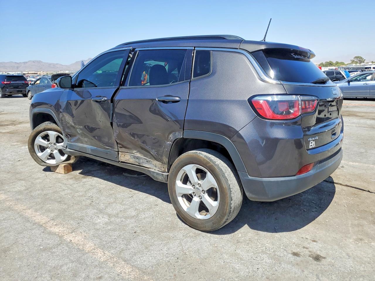 2018 Jeep Compass Latitude - Фото 2