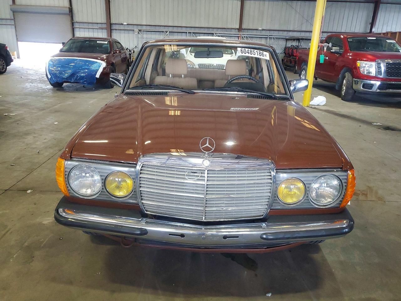 1984 Mercedes 240D - Фото 5