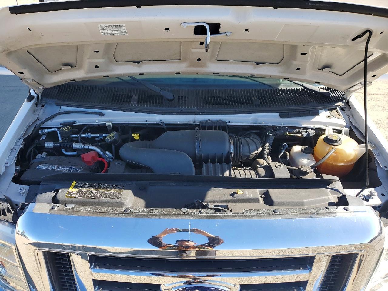 2013 Ford Econoline E450 Super Duty Cutaway Van - Фото 7