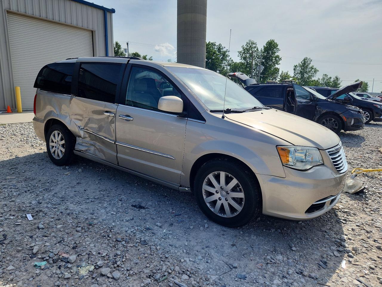 2016 Chrysler Town & Country Touring - Фото 4