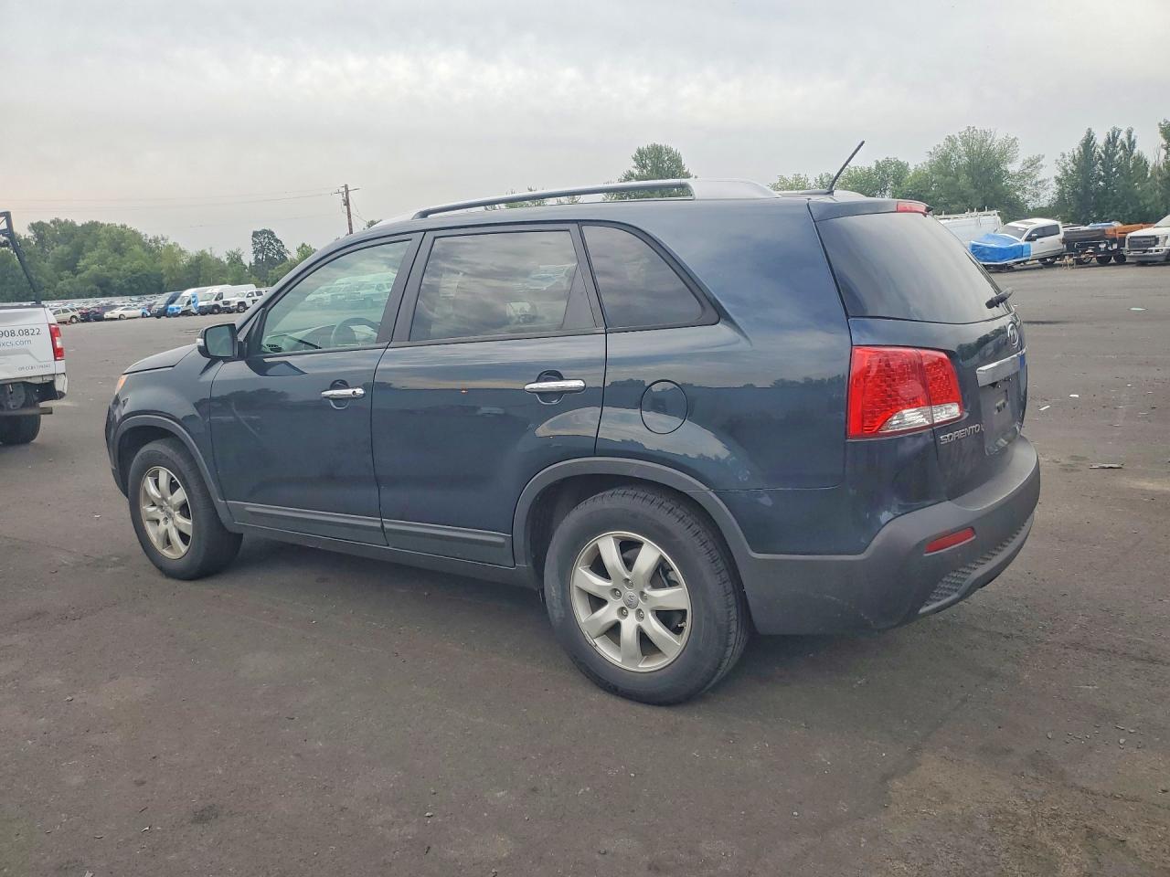 2013 Kia Sorento Lx - Image 2