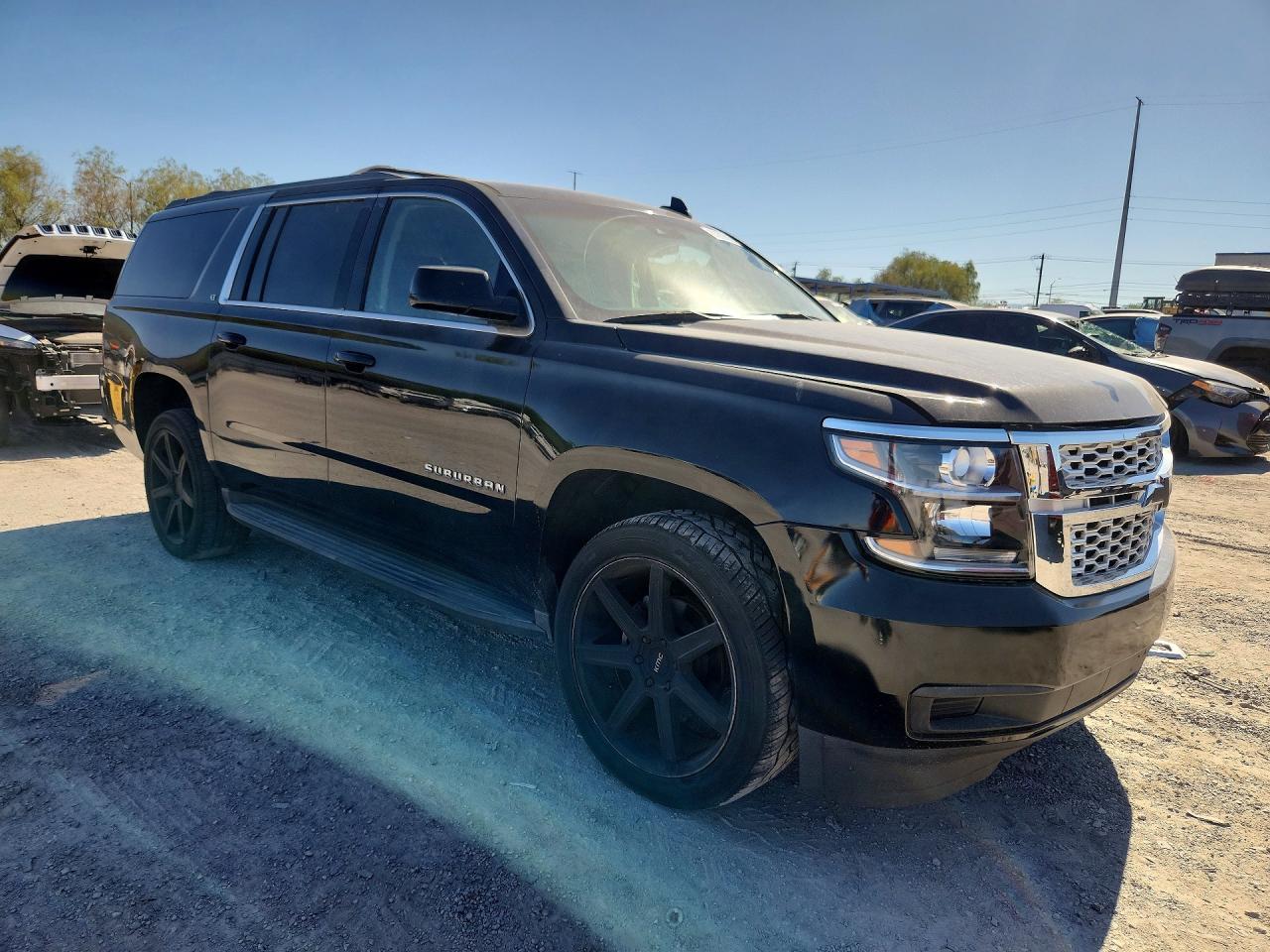 2017 Chevrolet Suburban C1500 Lt - Image 4