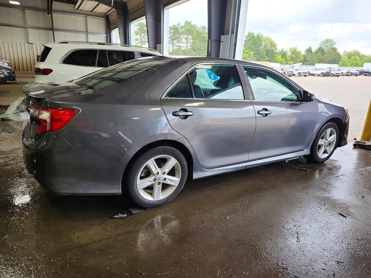 2014 Toyota Camry Se - Фото 3
