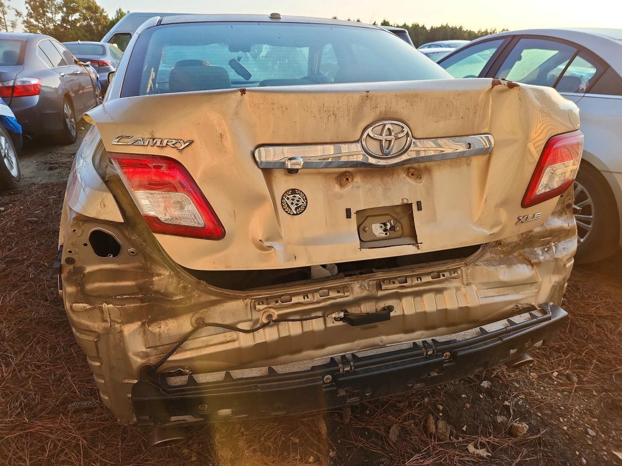 2011 Toyota Camry - Фото 6