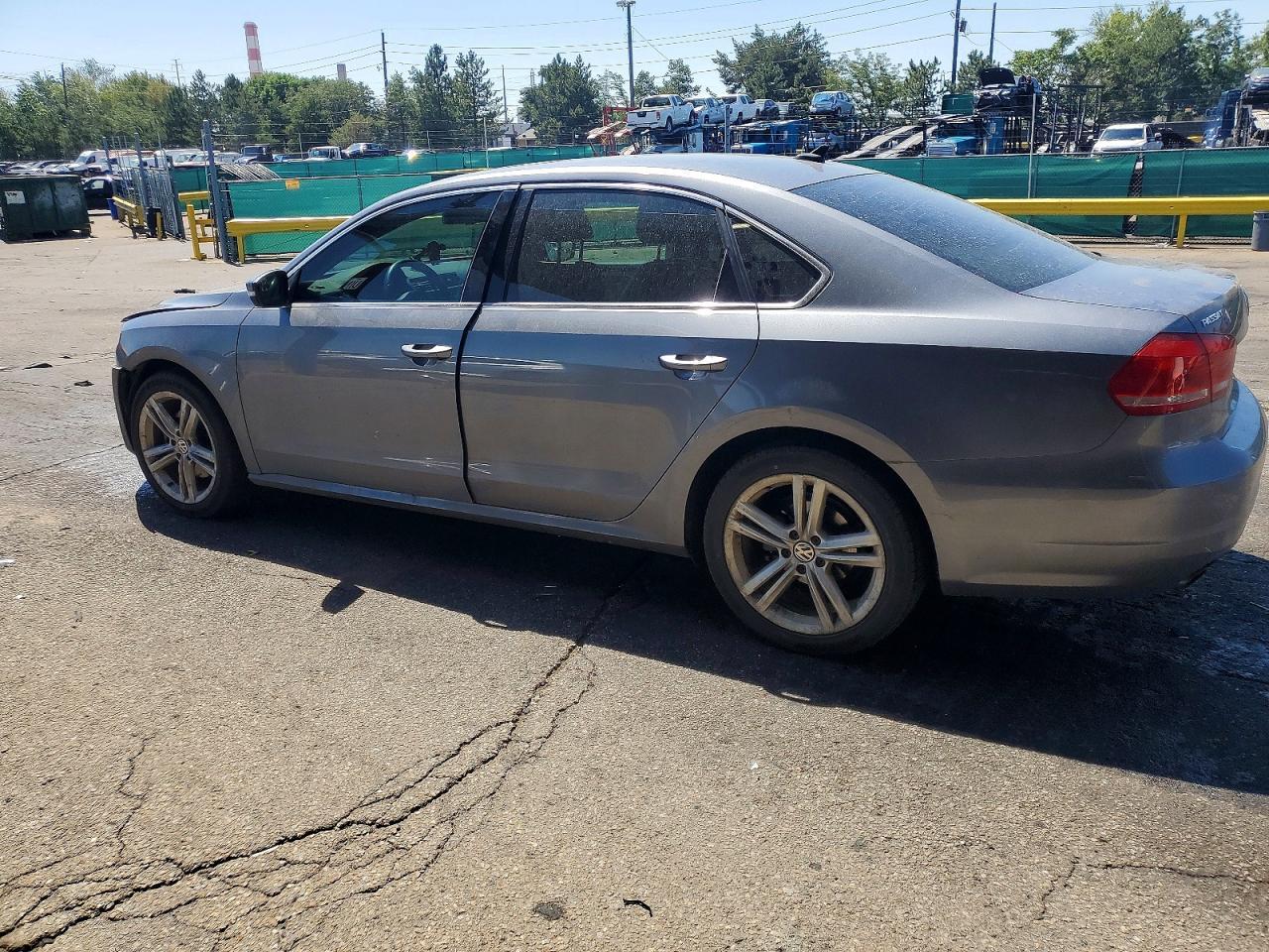 2014 Volkswagen Passat Se - Image 2