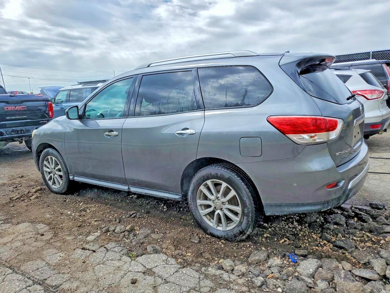 2016 Nissan Pathfinder S - Фото 2