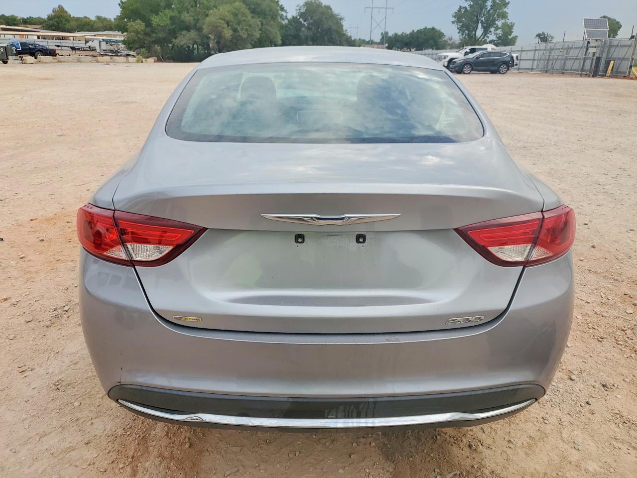 2015 Chrysler 200 Limited - Image 6