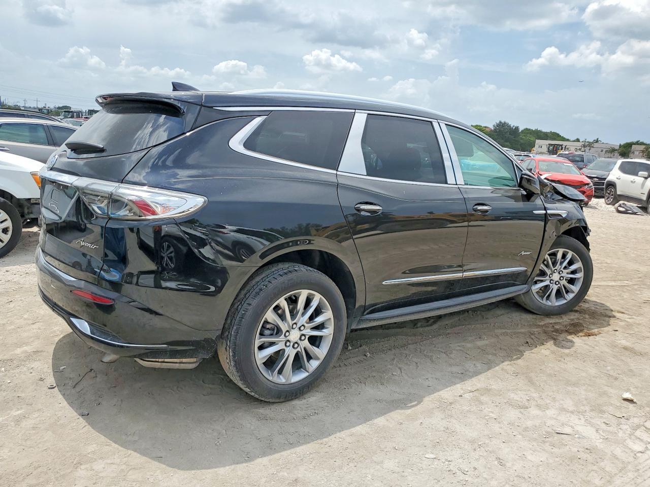 2022 Buick Enclave Avenir - Image 3