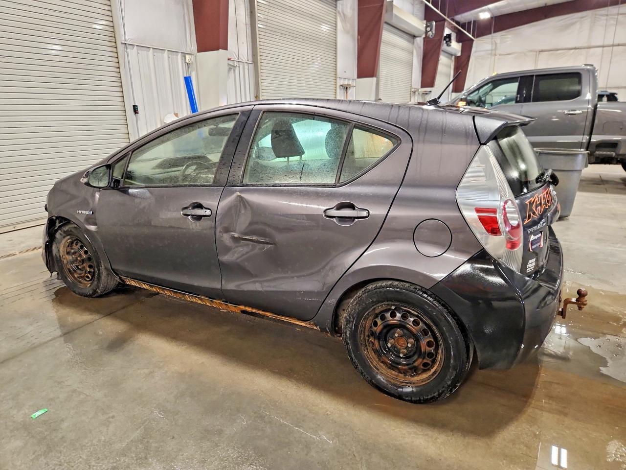 2013 Toyota Prius C Two - Фото 2