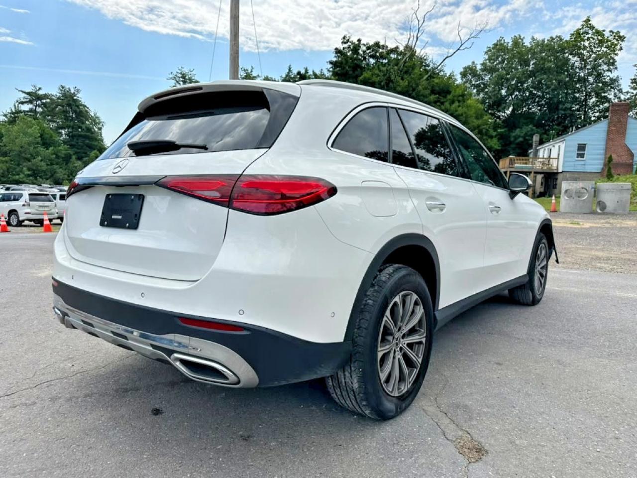 2024 Mercedes-Benz Glc 300 - Image 3