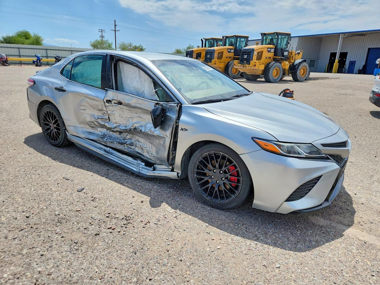 2020 Toyota Camry Se - Фото 4