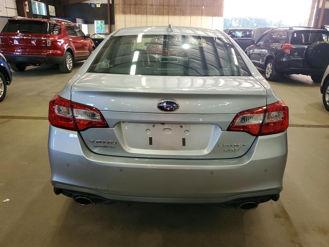 2018 Subaru Legacy 3.6R Limited - Фото 6