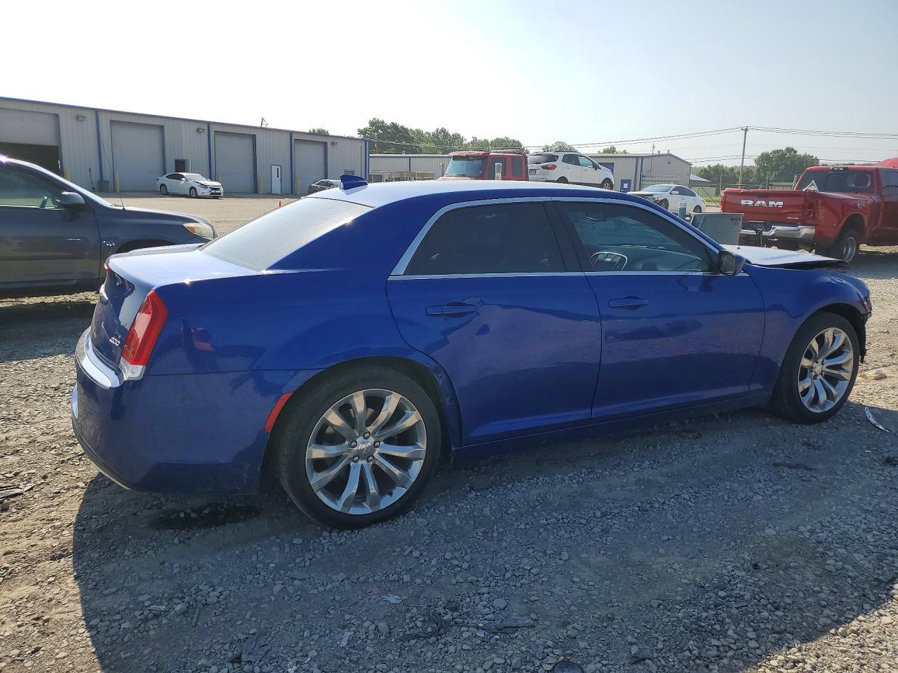 2019 Chrysler 300 Touring - Image 3