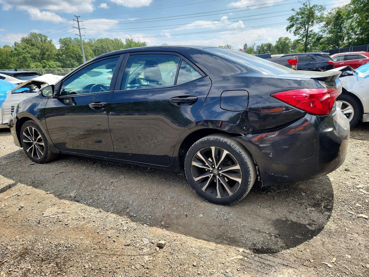 2017 Toyota Corolla Se - Image 2