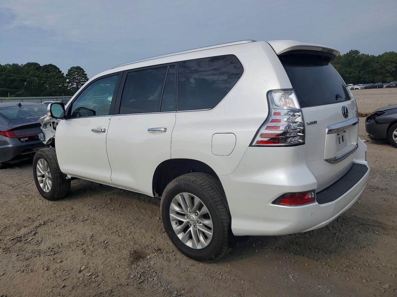 2023 Lexus Gx 460 - Image 2