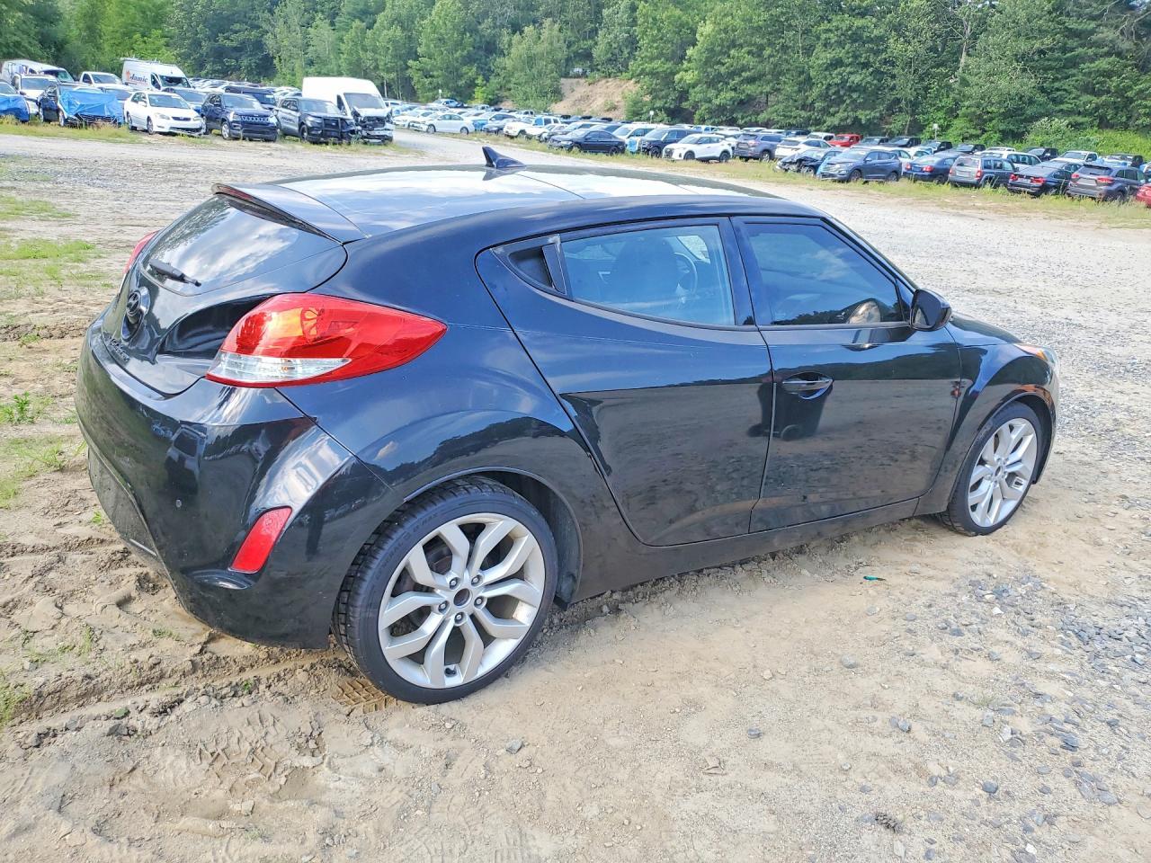 2015 Hyundai Veloster Base - Фото 3