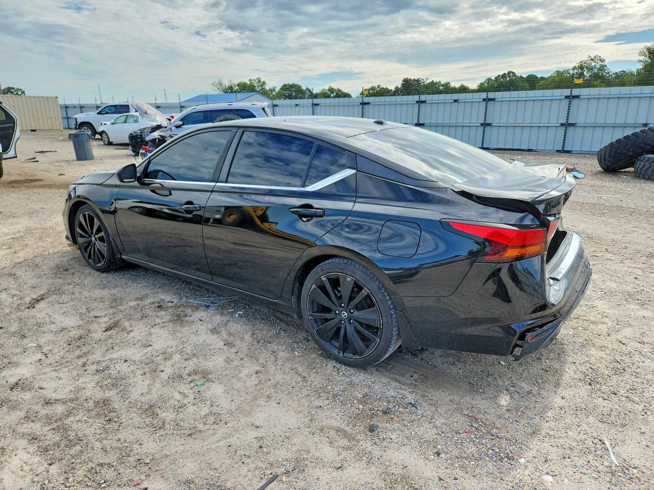2022 Nissan Altima Sr - Фото 2