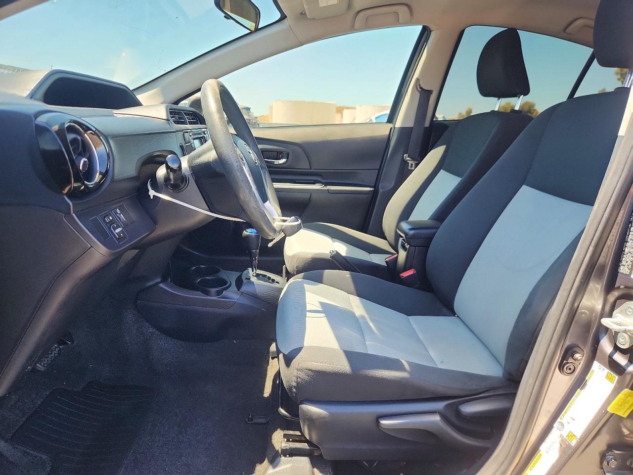 2016 Toyota Prius C Two - Image 7