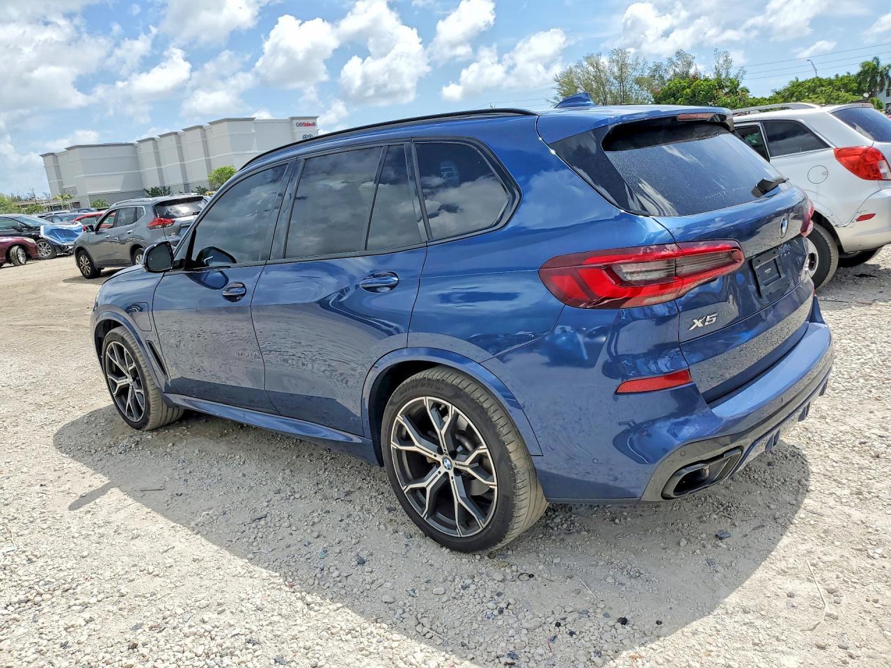 2021 BMW X5 xDrive45E - Фото 2
