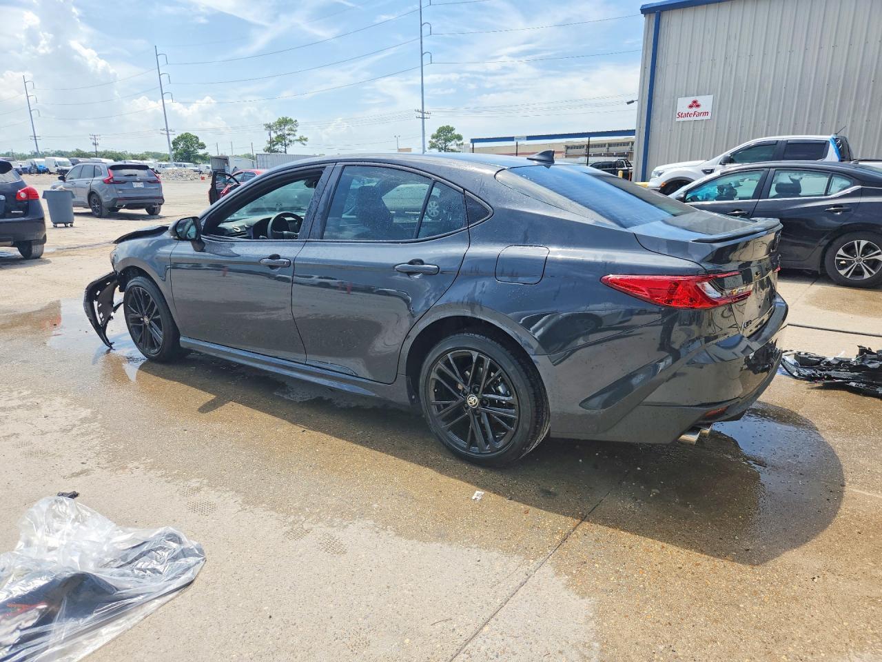 2025 Toyota Camry Se - Фото 2