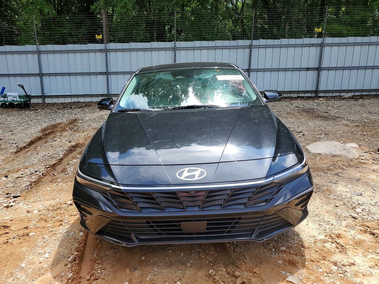 2024 Hyundai Elantra Limited - Image 5