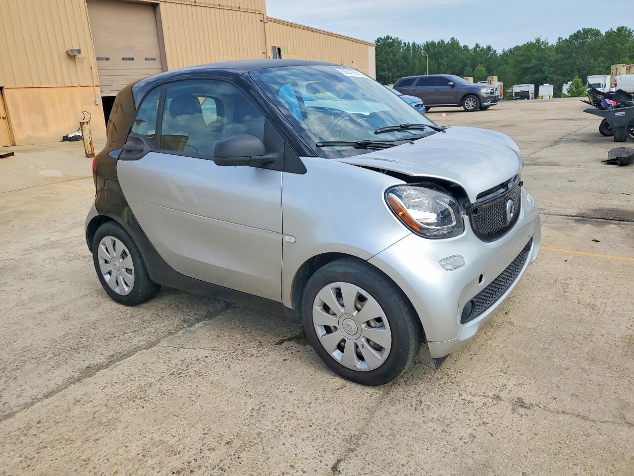 2016 Smart Fortwo - Image 4
