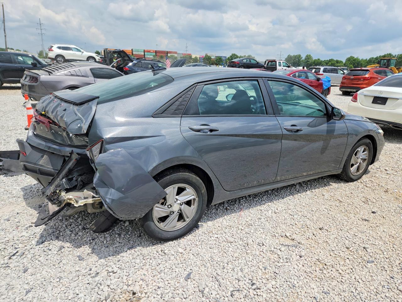 2024 Hyundai Elantra Se - Фото 3