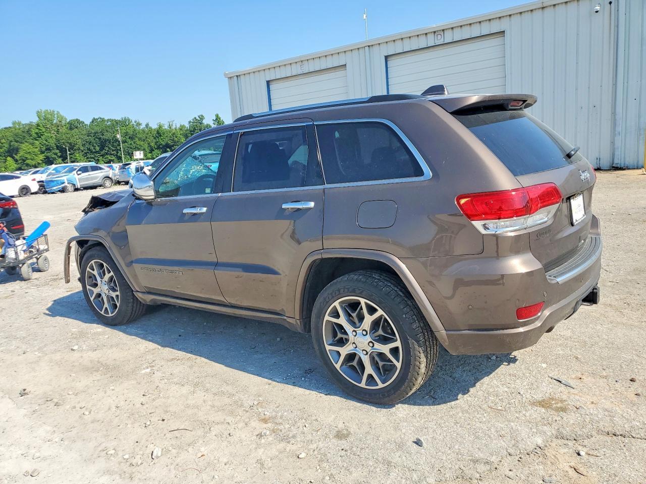 2021 Jeep Grand Cherokee Overland - Фото 2