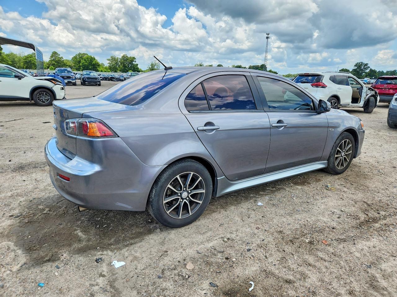 2017 Mitsubishi Lancer Es - Фото 3