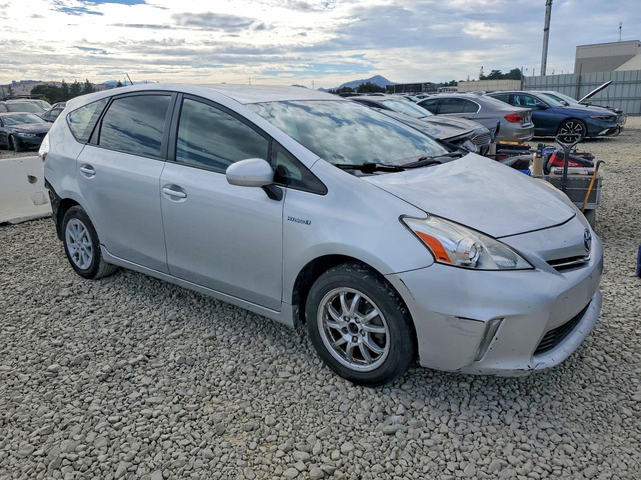 2013 Toyota Prius V Three - Фото 4
