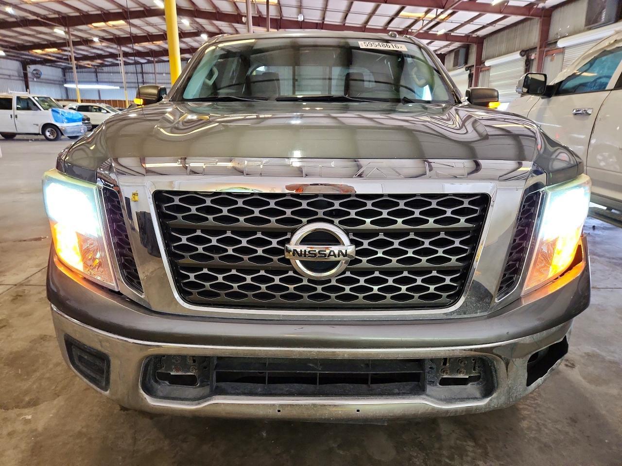 2018 Nissan Titan S - Фото 5