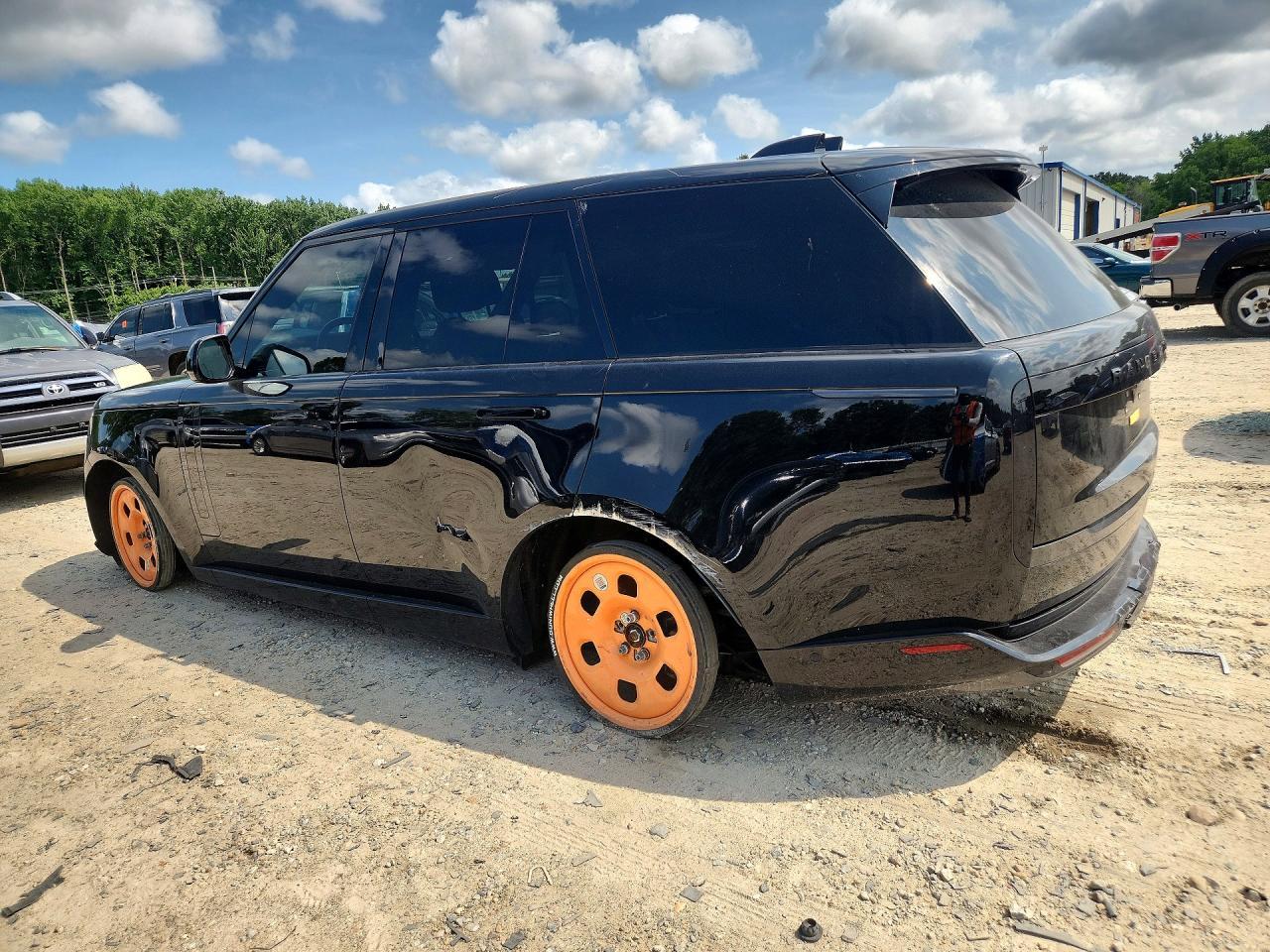2023 Land Rover Range Rover Se - Image 2