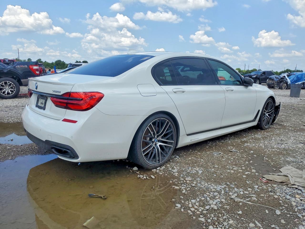2018 BMW 750 Xi - Фото 3