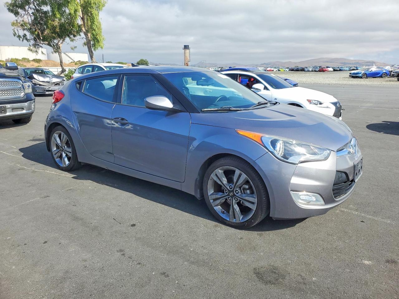 2016 Hyundai Veloster Base - Фото 4