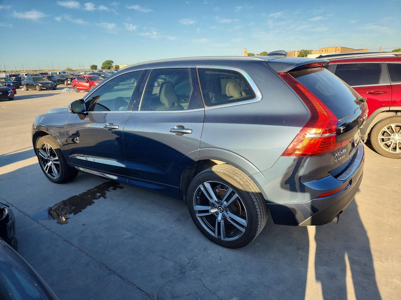 2021 Volvo Xc60 T5 Momentum - Фото 2