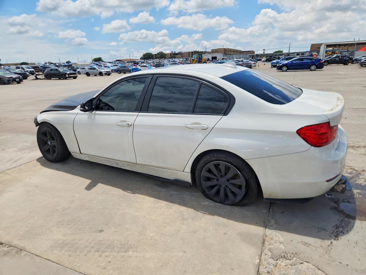 2014 BMW 328 - Image 2