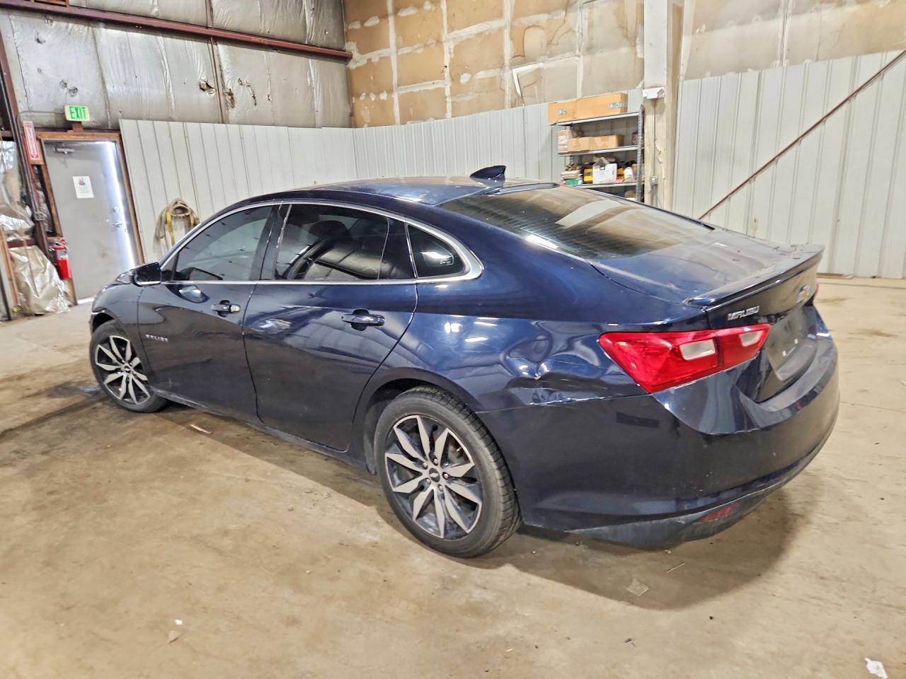 2017 Chevrolet Malibu Lt - Image 2